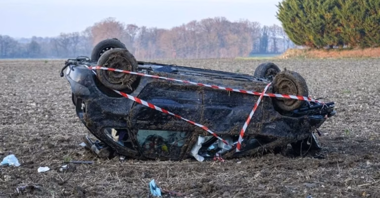 Tragique accident : une jeune motarde française de 22 ans décède après une sortie de route et une collision avec une camionnette